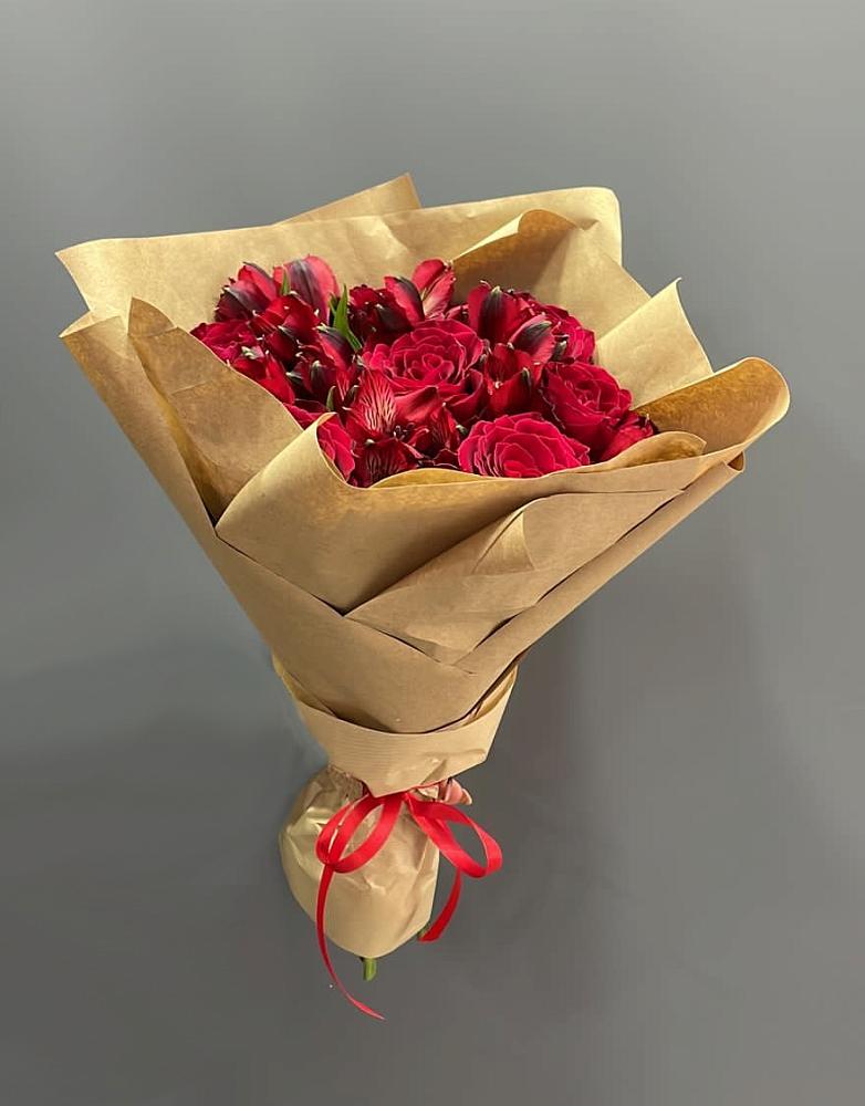 Букет цветов из: Альстромерии и Розы в Натухаевской