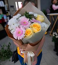 Букет цветов из:  Герберы, Розы и Хризантемы в Натухаевской