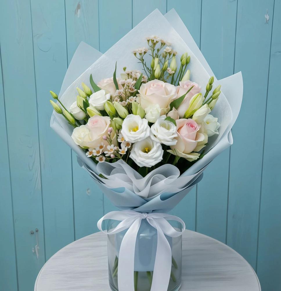 Букет цветов из: Розы и Лизиантусы в Натухаевской