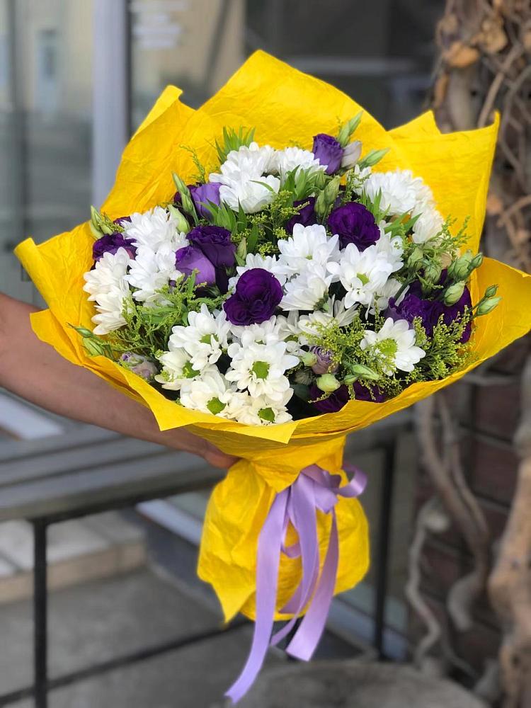 Букет цветов из: Ирисы, Хризантемы и Ромашки в Натухаевской