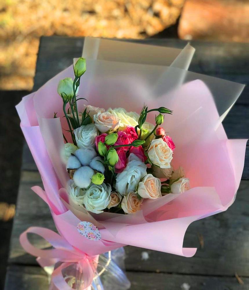 Букет цветов из: Розы и Лизиантусы в Натухаевской