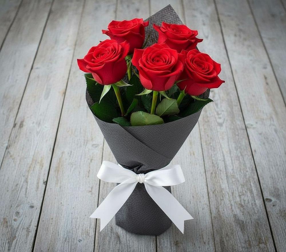 Букет 5 Красных роз Эдлесс Лав в Натухаевской