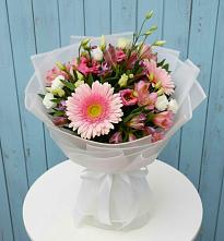 Букет цветов из:  Герберы, Альстромерии и Лизиантусы #REPLACE_PRED# Натухаевской