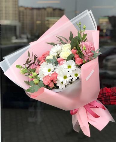 Букет цветов из: Розы, Лизиантусы и Хризантемы в Натухаевской